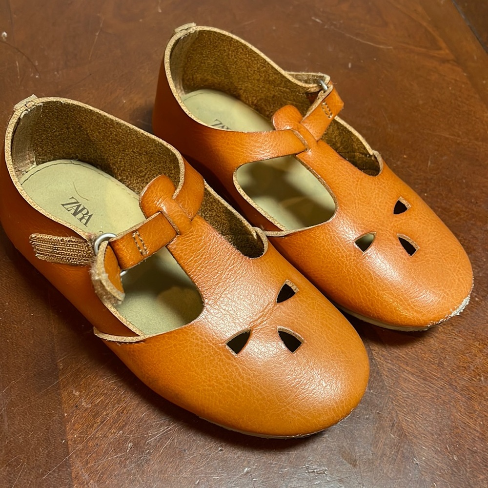 Zara baby beautiful faux leather size 25